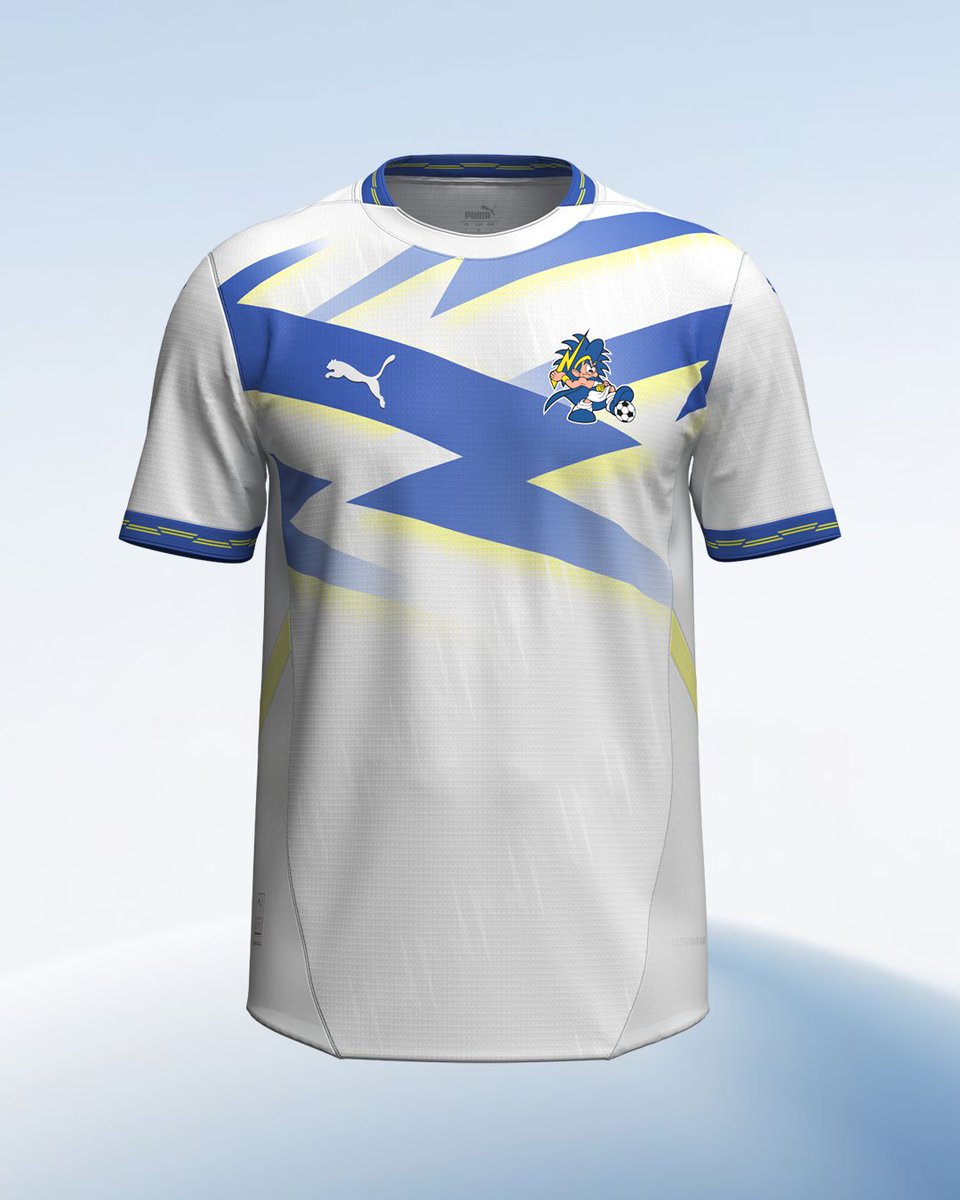 [Back to the History] <a href="/GAMBA_OFFICIAL/">ガンバ大阪オフィシャル</a>  x <a href="/PUMA/">PUMA</a>

Esta remera destaca por un diseño vibrante en el que los rayos son protagonistas. Los degradados sutiles y los efectos visuales se combinan con un tramado de pequeños rayos en el fondo, aportando dinamismo y una estética única.