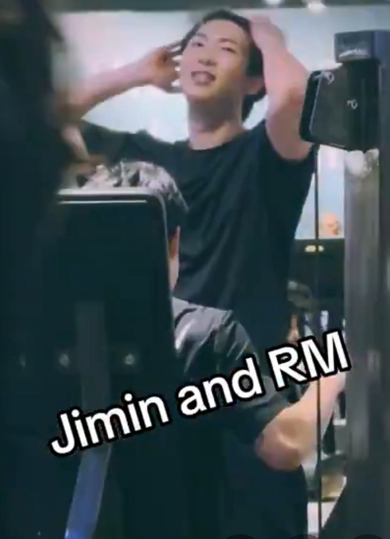 jnkimwinter's tweet photo. now he’s blonde but the outfit is the same one he was already seen wearing with rm, the arm is the same! 

#jimin #daeun #rm #bts #jiminofbts #kpop #weibo https://t.co/Ghxv65cwm3