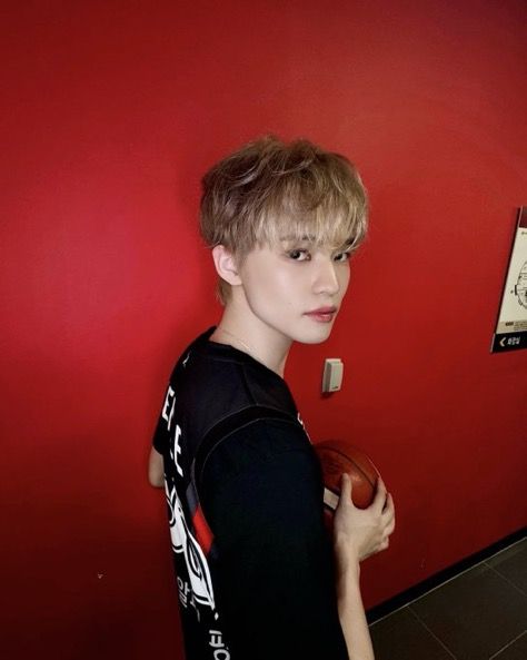 dearminguin's tweet image. #chenji au "best of me" 🏀📚

chenle estrella del básquet, siempre fue el chico más popular… hasta que jisung, un nerd cualquiera, se volvió viral por ser ridículamente atractivo. entre celos y competencia, el juego puede cambiar