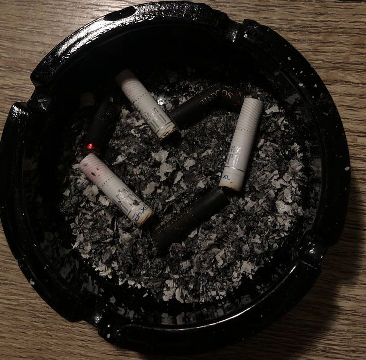 りおん˚₊‧꒰ა ꩜ ໒꒱ ‧₊˚ Emotes and artwork for the vtuber @/ ao_nine from twitter