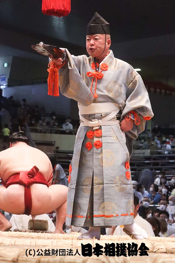 今日の #大相撲クイズ 🎩 ＞ 2025年10月1日(水) Q、立行司木村庄之助