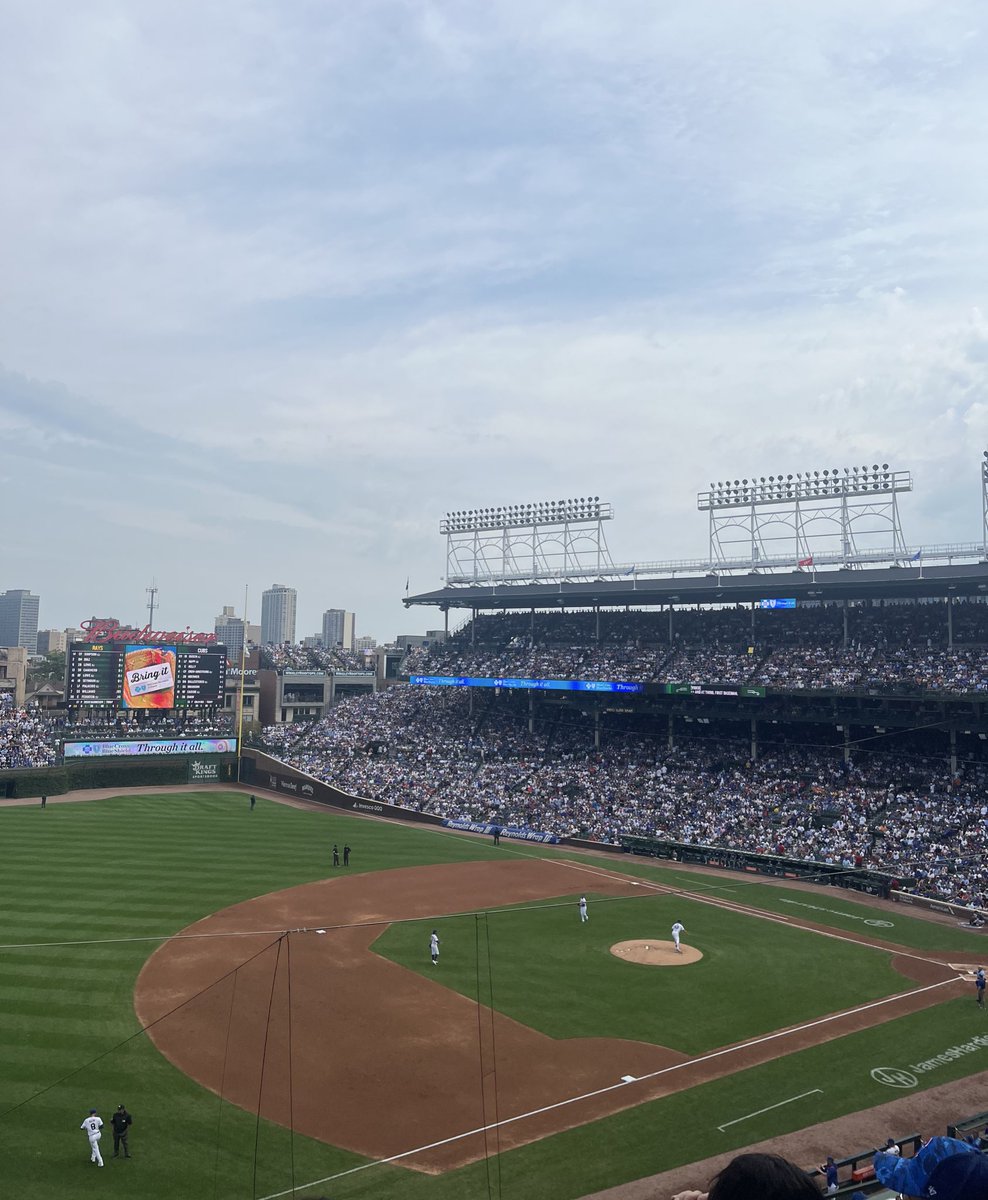 Postseason baseball is here, Chicago!  ⚾

Whether you’re watching from Wrigley or right here at the bar with us, let's cheer the Cubbies onto victory. 💙❤️ 

#GoCubsGo #FlyTheW #Postseason #OctoberBaseball #HarryCarays #ChicagoCubs