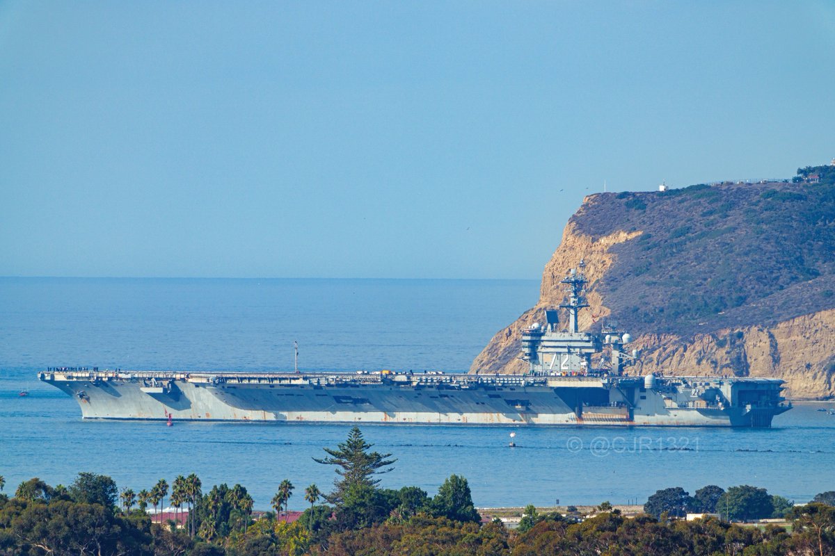 USS Abraham Lincoln 記念 LCDR AL RUIZ USS Abraham Lincoln (CVN 72) holds Change of Command > Commander