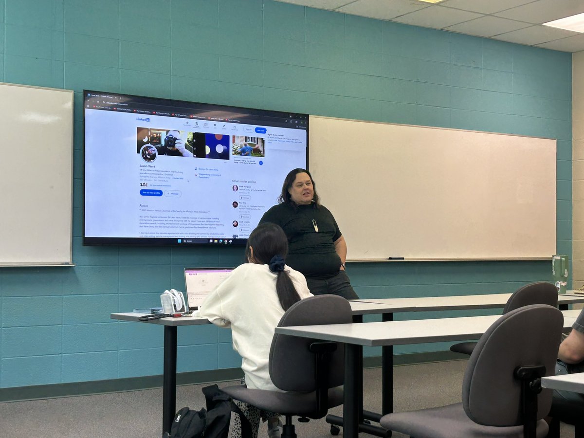 Honored to host <a href="/JasonWertBTLN/">Jason Wert - Branson Tri-Lakes News</a> in my <a href="/DruryComm/">Comm Department</a> Ethics and Communication class.   He raised provocative questions about truth in the digital age as well as the importance of both objectivity and humanity in these polarized times.