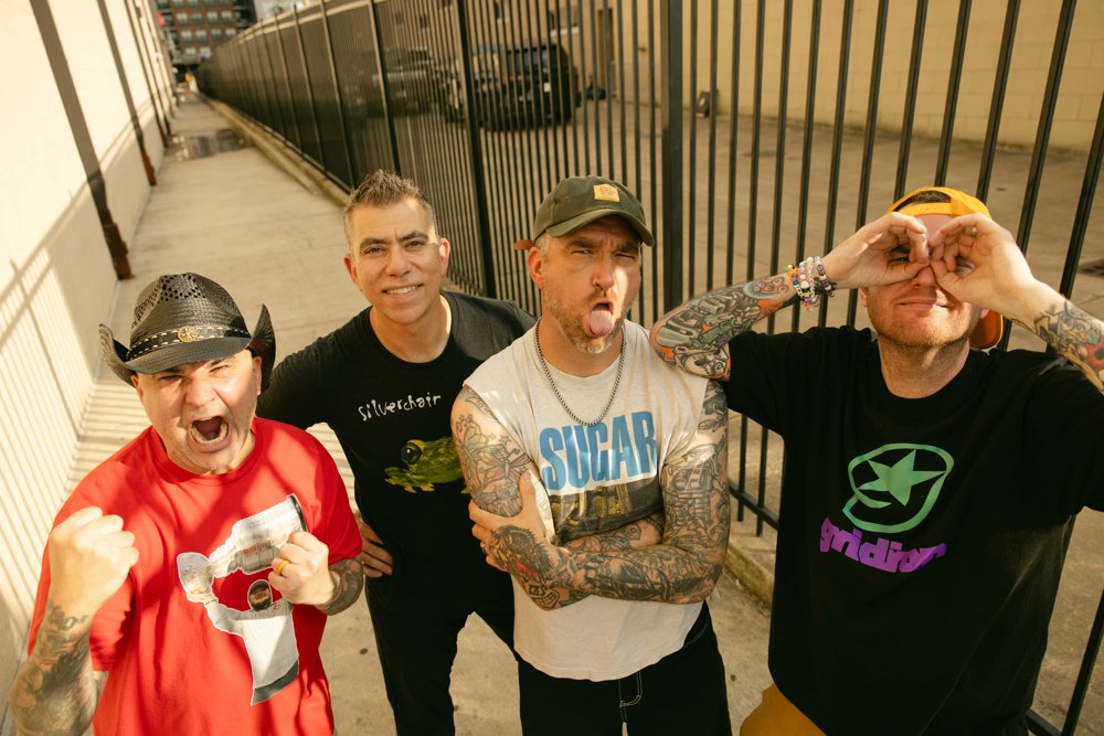 New Found Glory Share New Album Details ('Listen Up!')

The pop-punk legends will release their first album in six years in February. They've also shared a track called 'Laugh It Off'.

alreadyheard.com/new-found-glor…