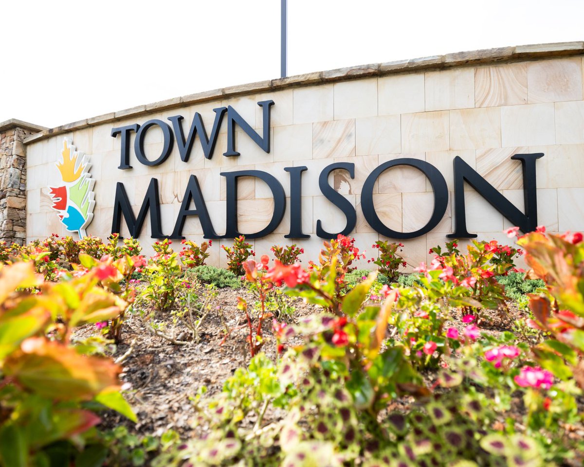 TownMadisonAL's tweet photo. It’s officially fall in Town Madison, and we’re loving every second! 🍂🍁

Come experience the season with us right here with delicious meals, crisp evenings, and fun with family and friends. See you soon!

#TownMadison #MadisonAL #MadisonAlabama #allthingsmadison https://t.co/eVC8s9CpKv