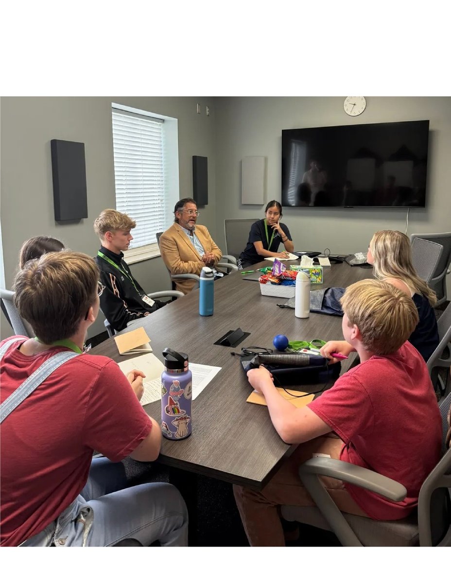 OAISD's tweet image. This year marked the 15th anniversary of @OAISDfuturePREP, and our largest #IChallengeU program ever!

• 110+ high school students
• 29 educators
• 15 business partners from across Ottawa area