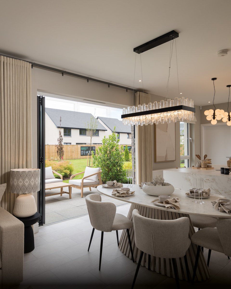 Originbifolds's tweet photo. Golden autumn afternoons, warm interiors and light-filled dinners… these white OB-49 bi-fold doors make every season feel special ✨
🕯️🍁 How would you style this space for autumn?
Installed by our Premium Partner @dalzielhomedesign
#OriginDoors #OB49 #BifoldDoors #AutumnVibes #CosyHome #LightAndSpace #HomeInspiration #Dalziel #PremiumPartners #SeasonalStyle
