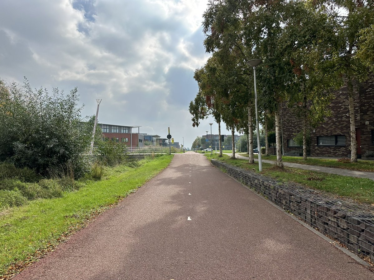 Verheul72's tweet photo. @gem_ijsselstein ik wil het ambtelijk apparaat vragen mee te denken in een oplossing van het kruispunt #Daccastraat en #Praagsingel. Wederom aanrijding met letsel tussen fietser met auto. Het is wachten op de volgende melding bij @POL_IJsselstein Oplossing is niet zo héél lastig! https://t.co/XXix6yO0NS