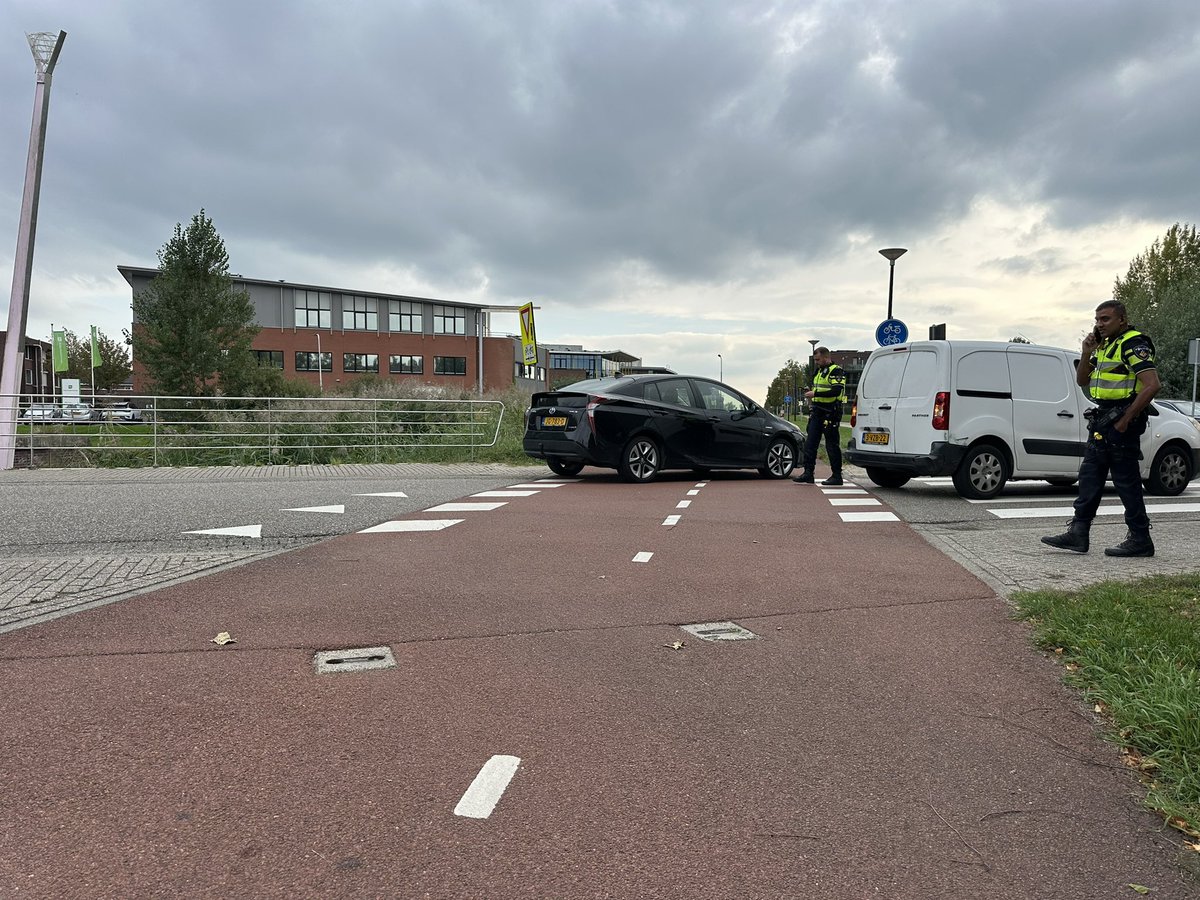 Verheul72's tweet photo. @gem_ijsselstein ik wil het ambtelijk apparaat vragen mee te denken in een oplossing van het kruispunt #Daccastraat en #Praagsingel. Wederom aanrijding met letsel tussen fietser met auto. Het is wachten op de volgende melding bij @POL_IJsselstein Oplossing is niet zo héél lastig! https://t.co/XXix6yO0NS