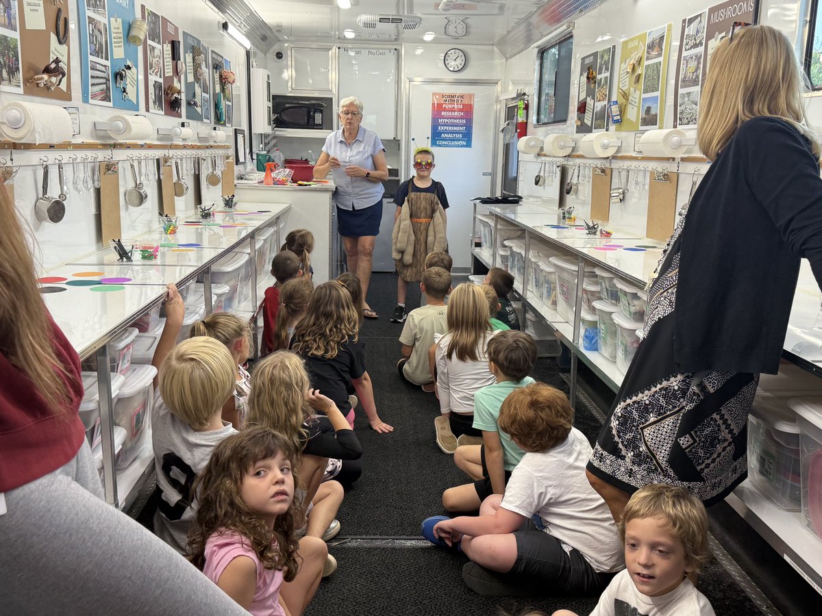 The Mobile Ag Ed Science Lab is at East Derry Elementary today

Mrs Ishler’s students were doing a lesson on insects 

Many of our students are having the opportunity to participate with the Science Lab

#GoHuskies!