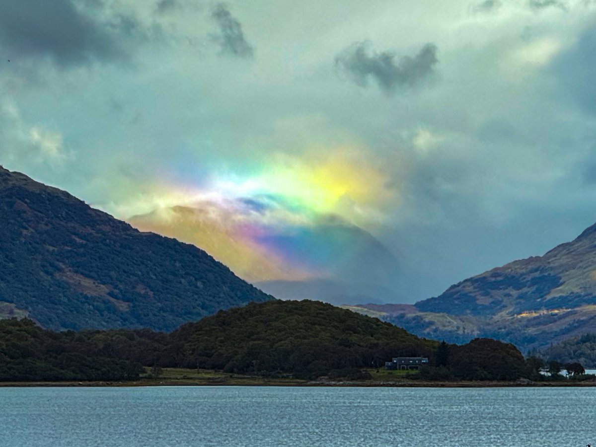 JUDITHM58257161's tweet image. It’s been a dreich day here at Loch Creran  - but suddenly a couple of amazing #rainbows through the drizzle and mist

@BBCScotWeather #Scotland #ARGYLL #mist