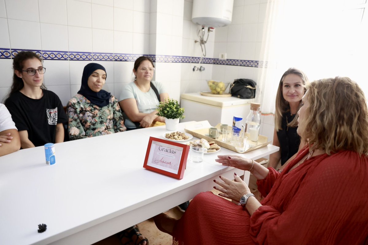 AstridPerezBat's tweet photo. 📌Hoy he podido conocer insitu la magnífica labor que realizan en el #ProyectoCanguro de la Asociación de Reinserción Social de Menores de Anchieta, en Tenerife. Una iniciativa que ayuda a una treintena de madres en situación de vulnerabilidad con sus hijos, 🧵 https://t.co/VFdrQAmlSw