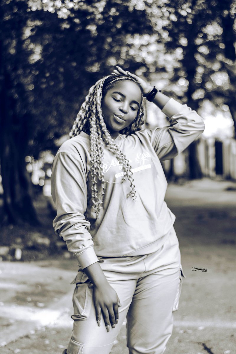 SimiSimani's tweet photo. I shot and I shoot 🥰📸 https://t.co/UhtN56VZx7
