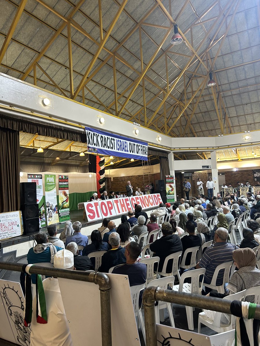 “Flying into Cape Town, you can see the poverty that exists, it’s as if the Group Areas Act still exists.”

<a href="/jeremycorbyn/">Jeremy Corbyn</a>