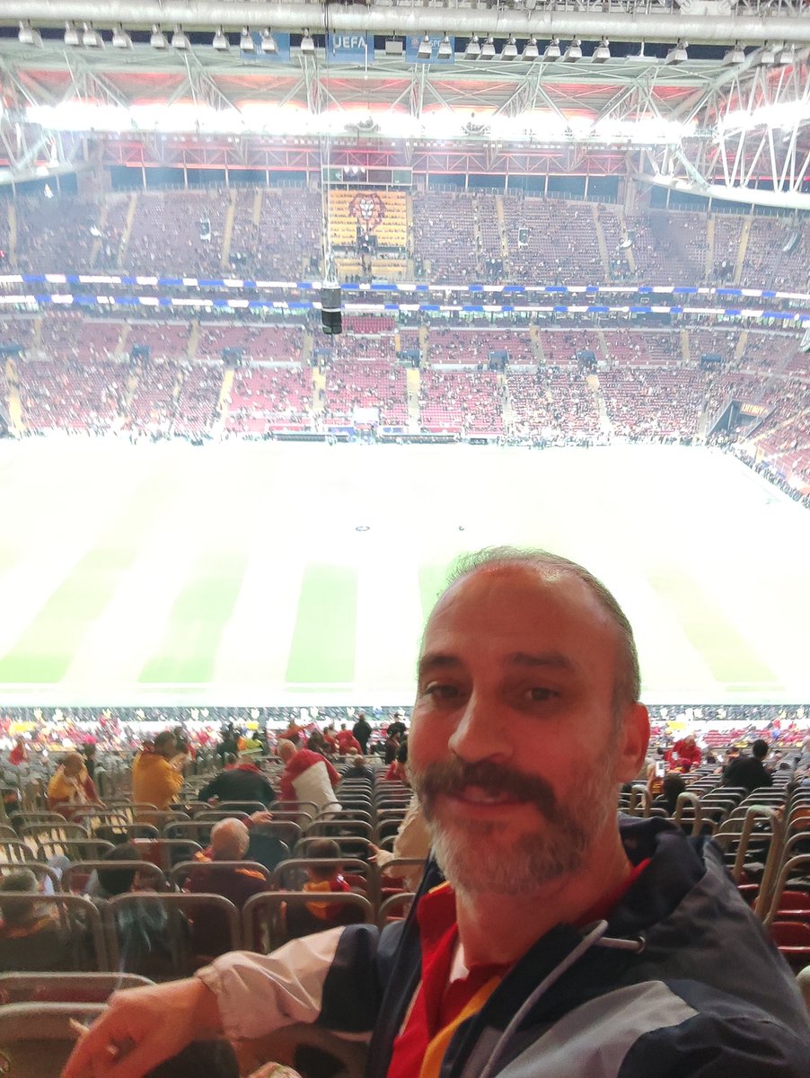 Çocukluk aşkımsın 💛❤️