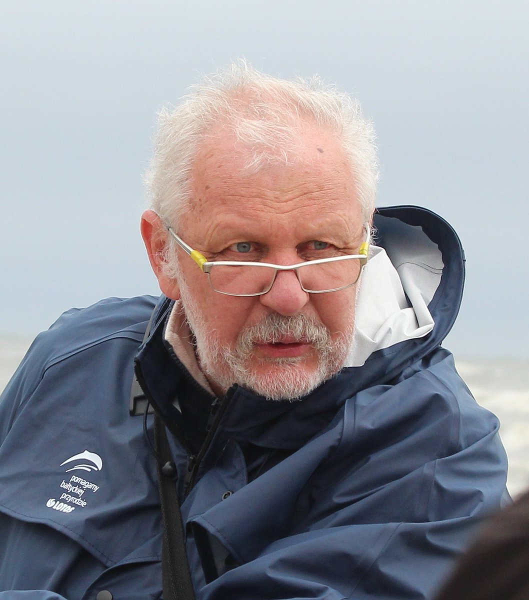 30 września 1950 roku urodził się w Gdyni Profesor Krzysztof Skóra założyciel naszej Stacji i jej wieloletni Szef. Człowiek niezastąpiony, którego bardzo nam brakuje. Bez niego nie byłoby tego miejsca, i tych wszystkich inicjatyw na rzecz ochrony przyrody. 

Anna Kassolik 📷