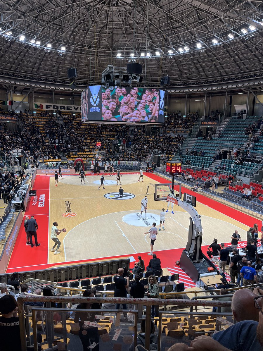 #virtus sarà perché è stato il mio primo palazzo ma rimane il meglio per il basket forza VNERE