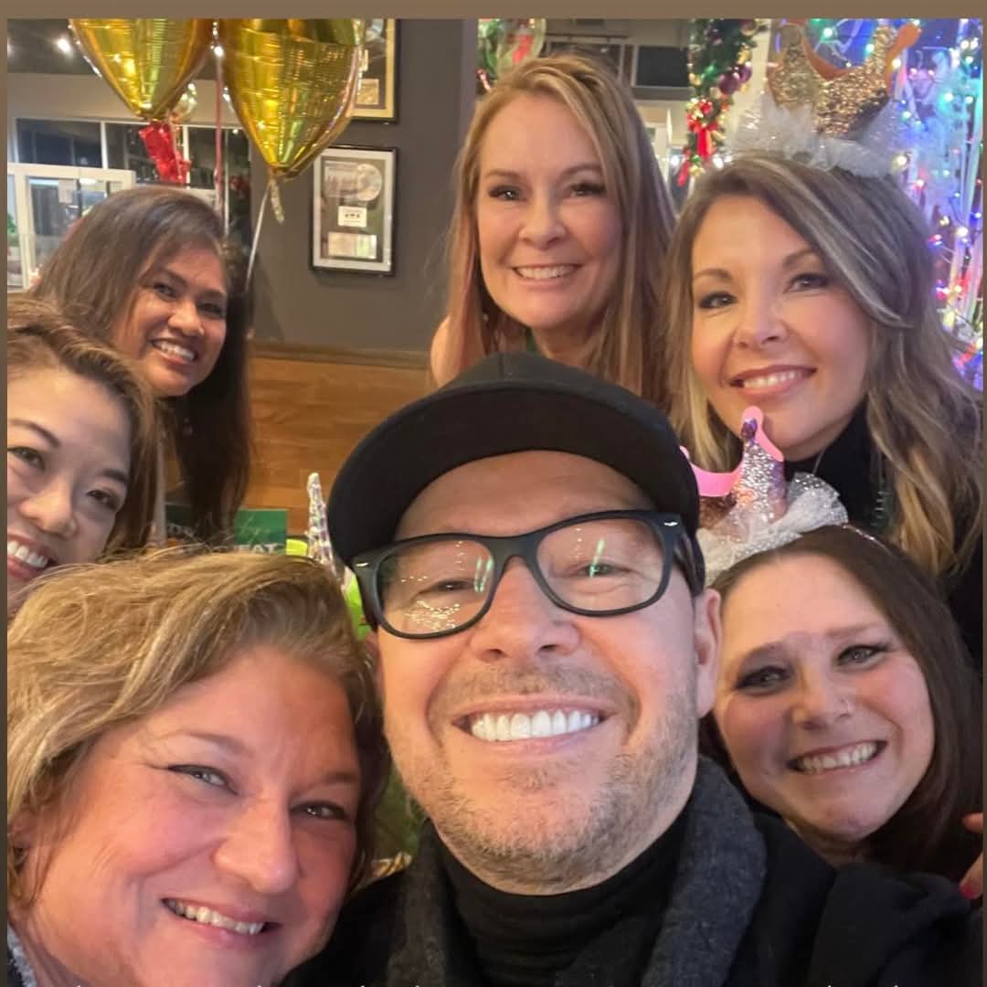 <a href="/DonnieWahlberg/">Donnie Wahlberg</a> #TWUG
Miss you Donnie.

<a href="/JulieTee1020/">Julie Trotta 💗</a> <a href="/whitegirlsmooth/">Amy</a> <a href="/MicheleKastler/">Michele (with one L)</a> <a href="/ambitiousgal/">Mandy ☮️🐣♒ 🐕☯️🕊✝️🐱</a> <a href="/NikkiFa65121362/">Nikki Farmer</a>