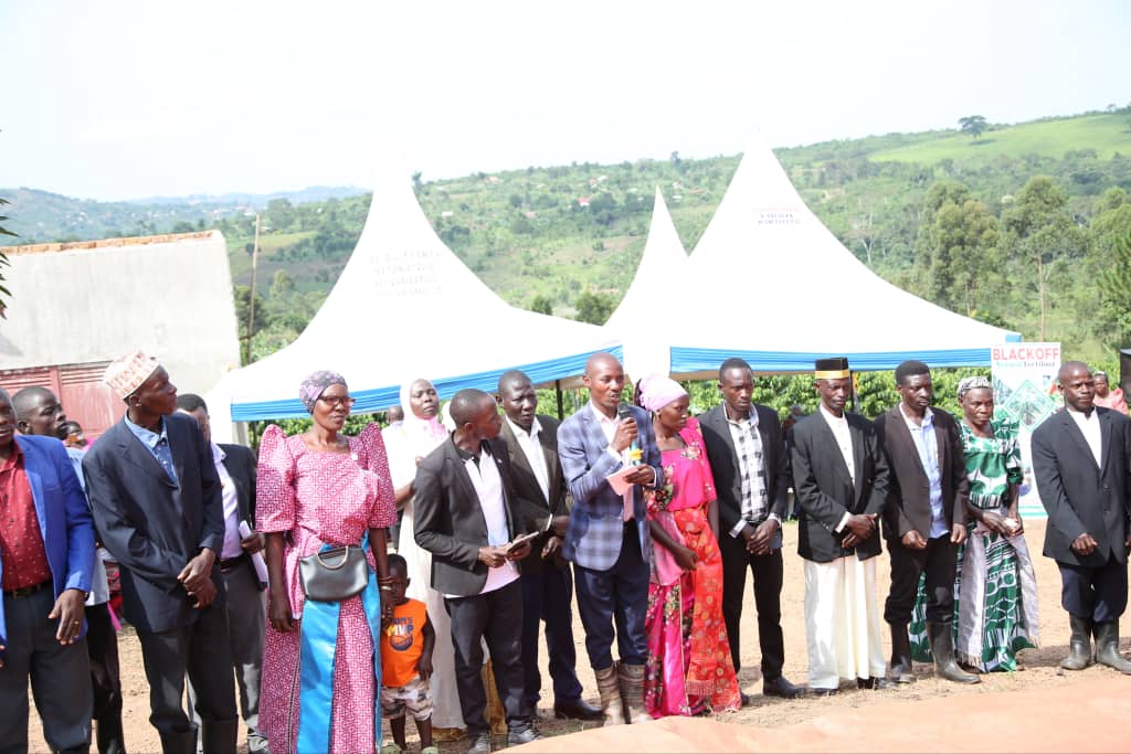 cpmayiga's tweet image. Mwebale nnyo Bannabusujju okujjumbira #EmmwanyiTerimba
Okugoba obwavu, buli muntu ateekwa okumanya wakwata; obulimi, obulunzi, obweggassi, obusuubuzi, obusomesa, amakolero n'emirimu emirala.
Kyokka mu byonna bye tukola, tukulembeze obuyiiya, obwerufu, okukola n'okwagala,…