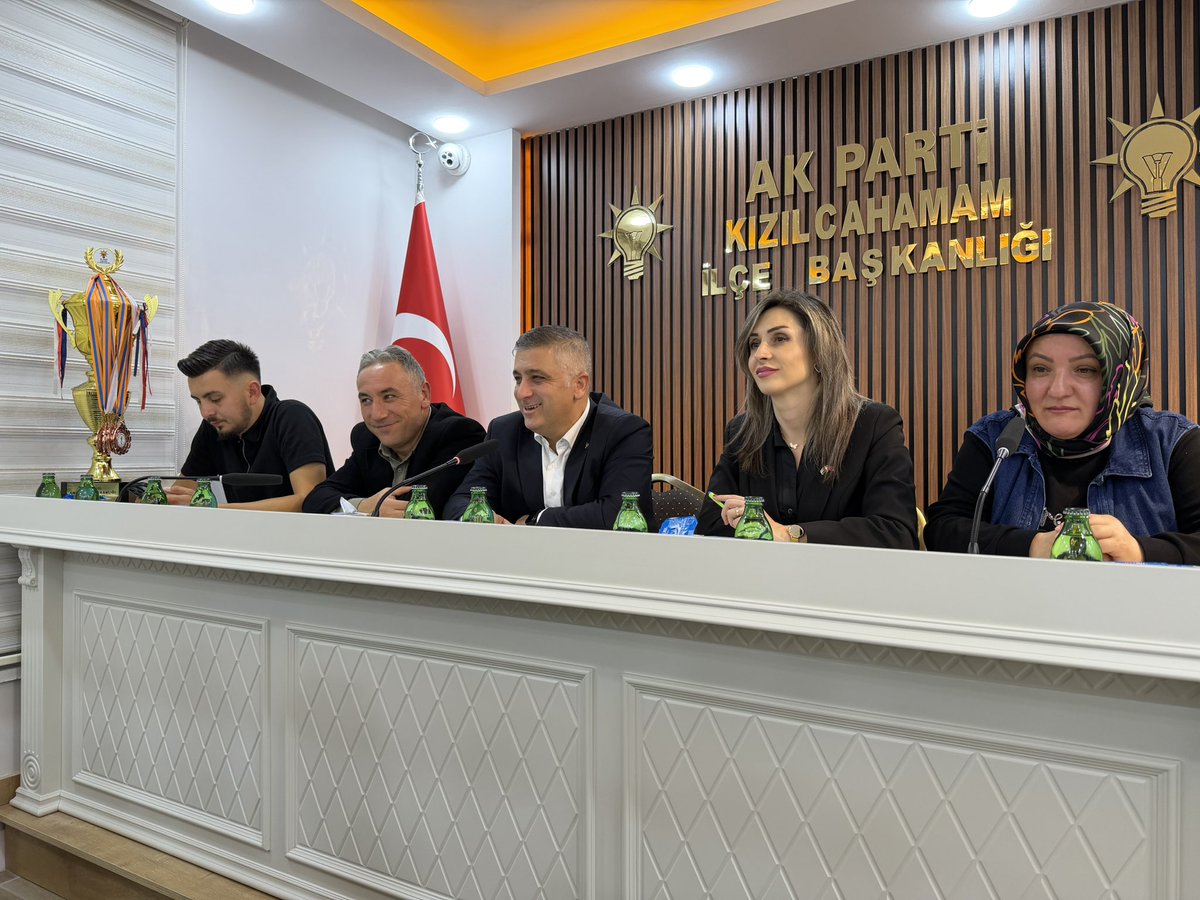 Haftalık olağan yönetim kurulu toplantımızı ilçe başkanlığımızda İl Koordinatörümüz Sayın Sibel CENGİZ Ve yönetim kurulu üyelerimizin katılımlarıyla gerçekleştirdik. 

Toplantımız ilçemiz için hayırlara vesile olsun. <a href="/akpartiankara_/">Ak Parti</a>