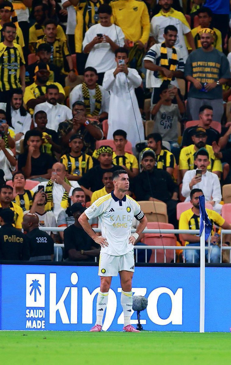iMzMzi's tweet image. 🐐🐐🐐