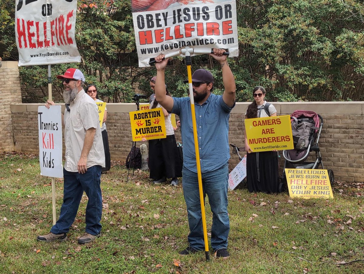 Very cool that <a href="/AnneArundelCC/">Anne Arundel Community College</a> is just letting a bunch of transphobic hatemongers hang out on campus. I'm sure the students feel very safe with that going on