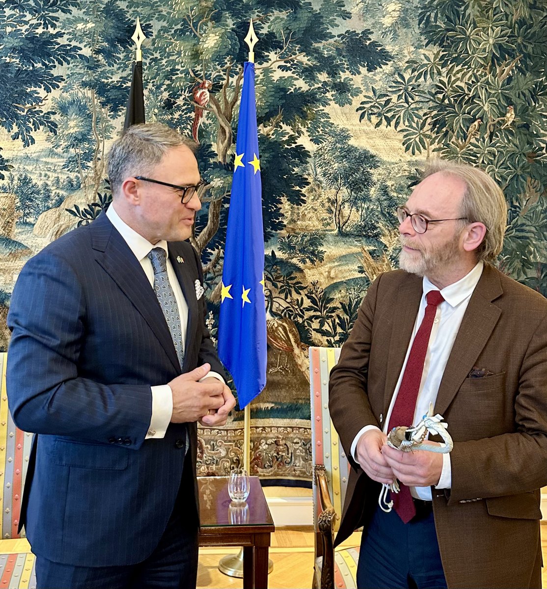 KazBrussels's tweet photo. Amb. @romanvassilenko met with Speaker @PeterDeRoover1 🇰🇿🇧🇪 in Brussels. They discussed #ParliamentaryDialogue, reforms and the importance of regular contacts between MPs and committees

🔗 https://t.co/JTs4VRHnWr https://t.co/tdJcs7OPZn