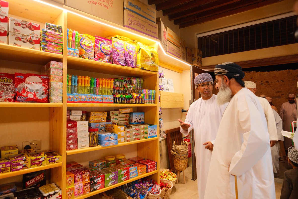 abdallahharthi1's tweet image. بدعوة كريمة من الاخوه صالح وسالم الضاويين سعدت اليوم بافتتاح محل [ الصفح ] كبقاله تحاكي المحلات القديمه لبيع الحلويات والعصاير وغيرها من الماكولات حيث تم افتتاح المحل بجوار مقهى الصفح بمنطقة القناطر بولاية ابراء ، المحل إضافة جديده للمشروع ونقطه اخرى للانطلاق لمشاريع ومحلات جديده…