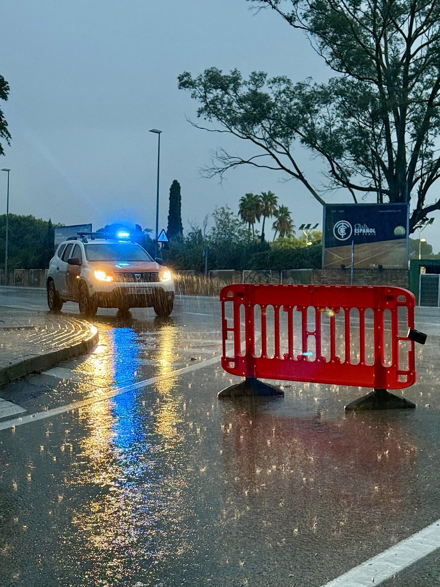 PCGodella's tweet image. ⛈️🚨 Dispositivo especial por preemergencia de lluvias y tormentas 🚨⛈️
Durante los dos últimos días, Protección Civil #Godella ha permanecido activada ante la situación meteorológica en la Comunitat Valenciana.