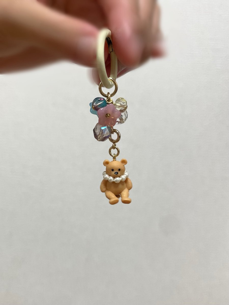 pukupu93's tweet photo. めっっっちゃかわいい
この可愛いビジュはもちろん、ニコニコの話しやすい店員さんがカラビナのカラーを選ばせてくれたり、くまさんの上のビーズも自分好みにカスタム出来て最高でした🫶🏻
汚したくないけどみんなに自慢したい逸品 https://t.co/VO02iIzSns