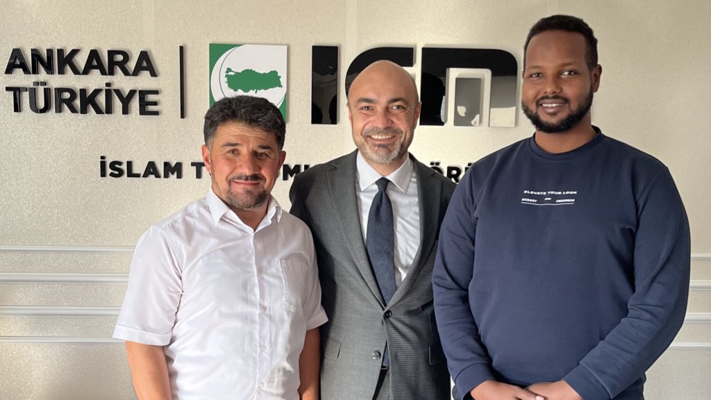 #Somali ’den STK yetkilisi Abdulveli bey bizleri #ankara #çukurambar #greenoffice teki ofisimizde ziyaret etti, sonrasında kendisini #igmg #hasene vakıf binamızda ağırlayarak teşkilat faaliyetlerimiz hakkında bilgilendirdik ve işbirliği olanakları hakkında istişarede bulunduk.