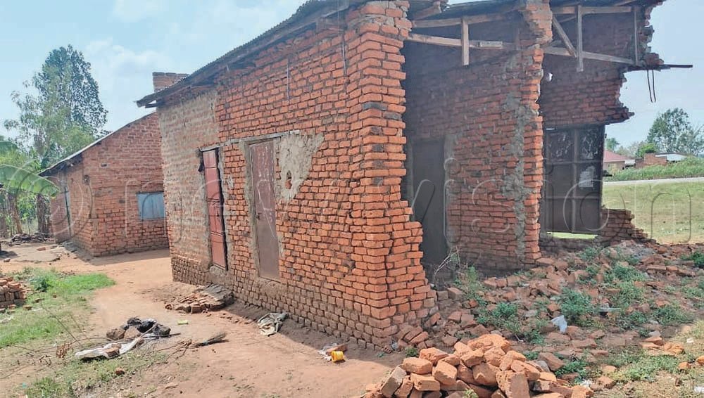Widow Christine Kawono was supposed to receive Shs 225m for her land but her own lawyer stole it. She now lives in an unfinished house, digging in people’s gardens to survive
However police and Uganda Law Council have offered no help. This is how the powerful crush the powerless.