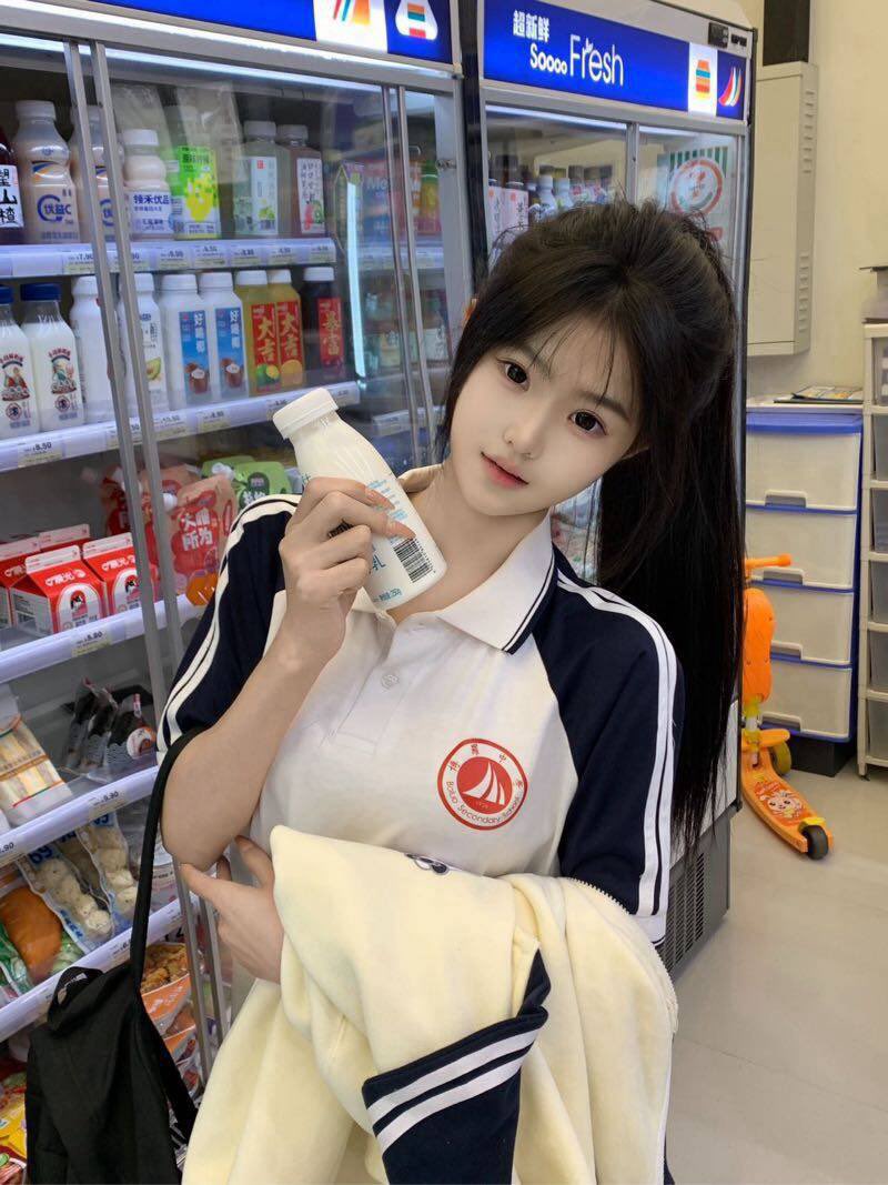 福利姬灵灵全球cos外围经济（全国独家资源）分享的黄推图片2 - 网红私拍内容