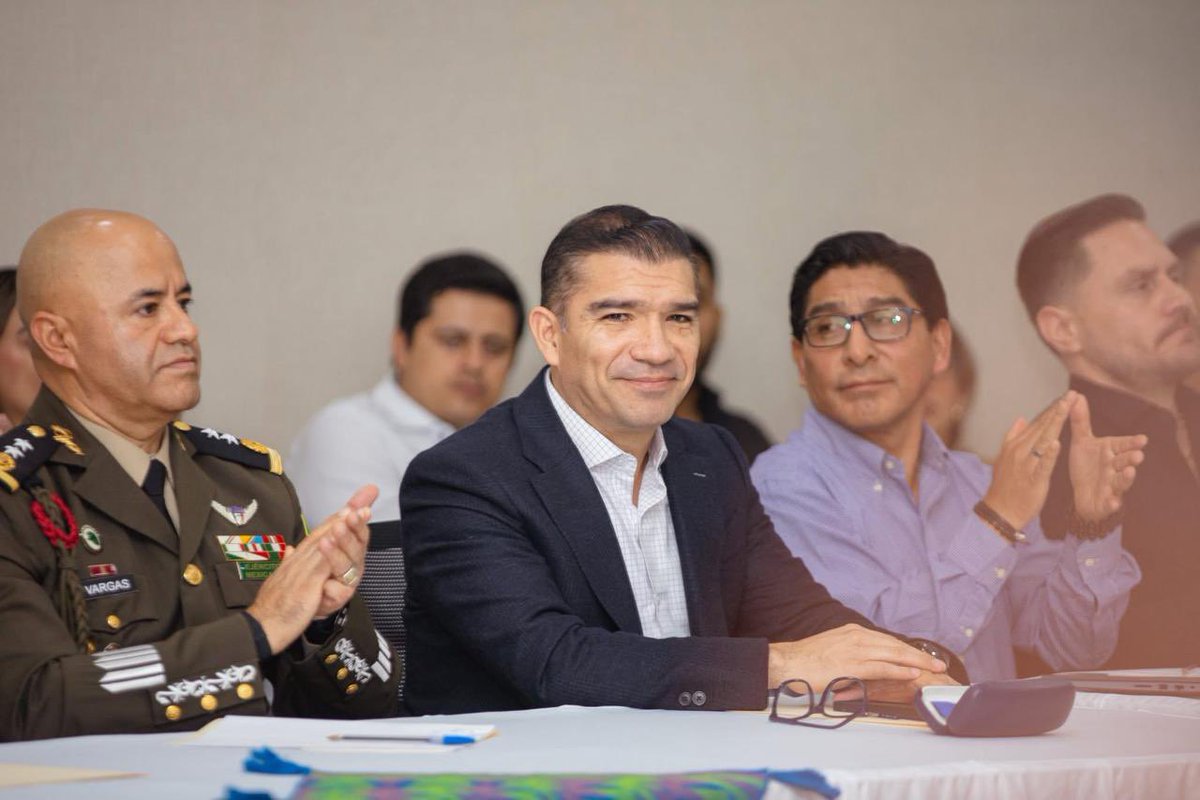 En el <a href="/congresoChis/">Honorable Congreso del Estado de Chiapas</a> <a href="/LuisIgnacioAve1/">Luis Ignacio Avendaño</a> deja la #MesaDirectiva como lo marca el reglamento. Su mandato fue de #Vanguardia. Se aprobaron leyes para proteger los #DerechosDeLasMujeres y la #Niñez; también sobre el #MatrimonioIgualitario, el #Aborto, la #LeyVicaria y la
