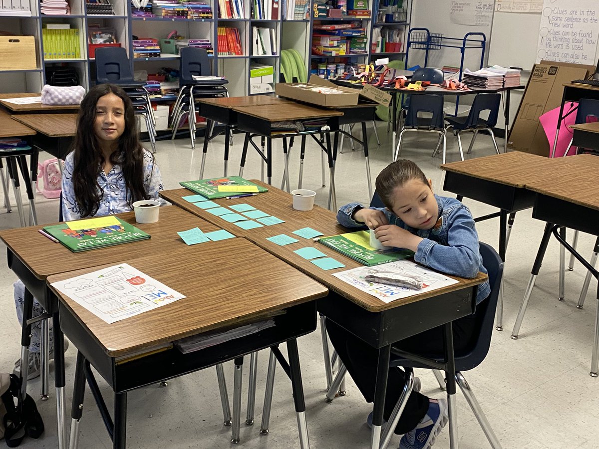 dcasilla_JDS's tweet photo. First day of EELA Fall academy. Incorporating Science and Smekens to continue developing the spoken language, and master their writing skills. #drugandragons https://t.co/UEoccPzP4S