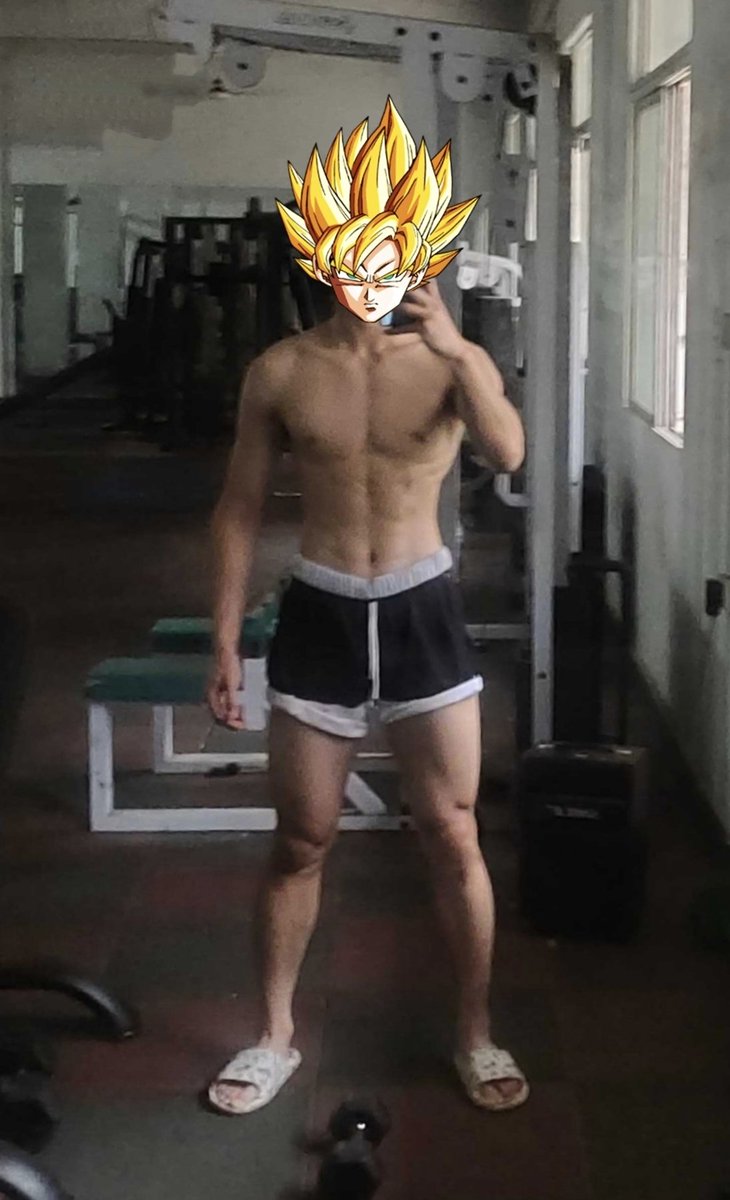 当时强的可怕
#体育生 #男菩萨 #一米八 #腹肌