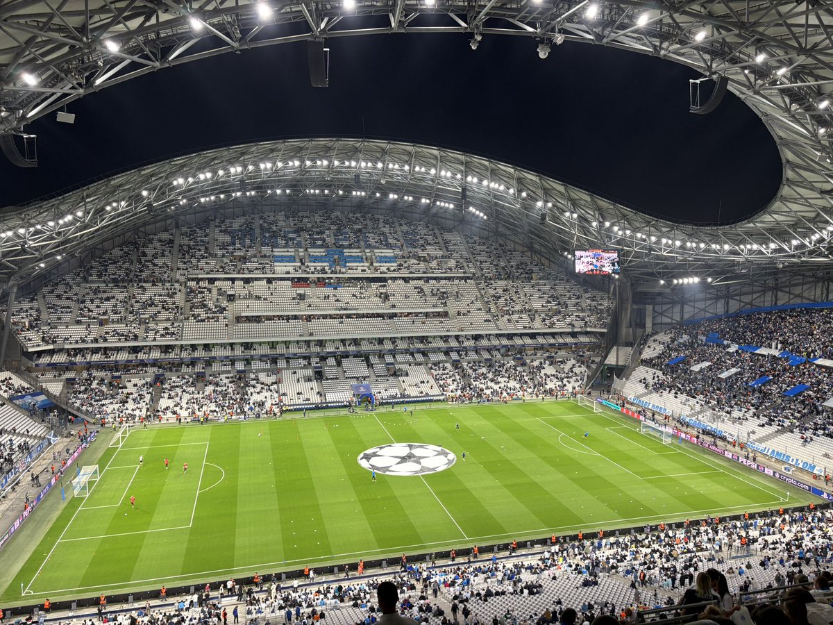 Abuba85's tweet photo. En mode 🔵⚪️ pour le retour de @OM_Officiel en #UECL https://t.co/huid6sjSOV