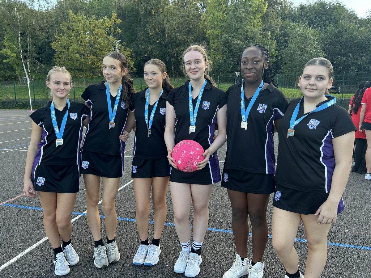 PE_NewmanRC's tweet image. Our fantastic Year 10 A team are Oldham Schools silver medalists! Well deserved girls - fabulous netball against talented opposition 👏🥈#teamnewman @MrsKP_Newman @NewmanRCCollege