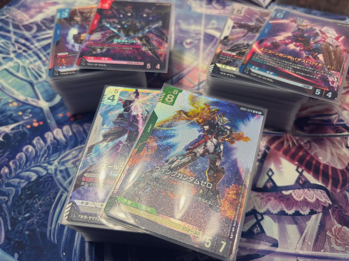 azlshigle's tweet photo. ガンダムカード、一旦この３つから https://t.co/Jyg8ByFPQN