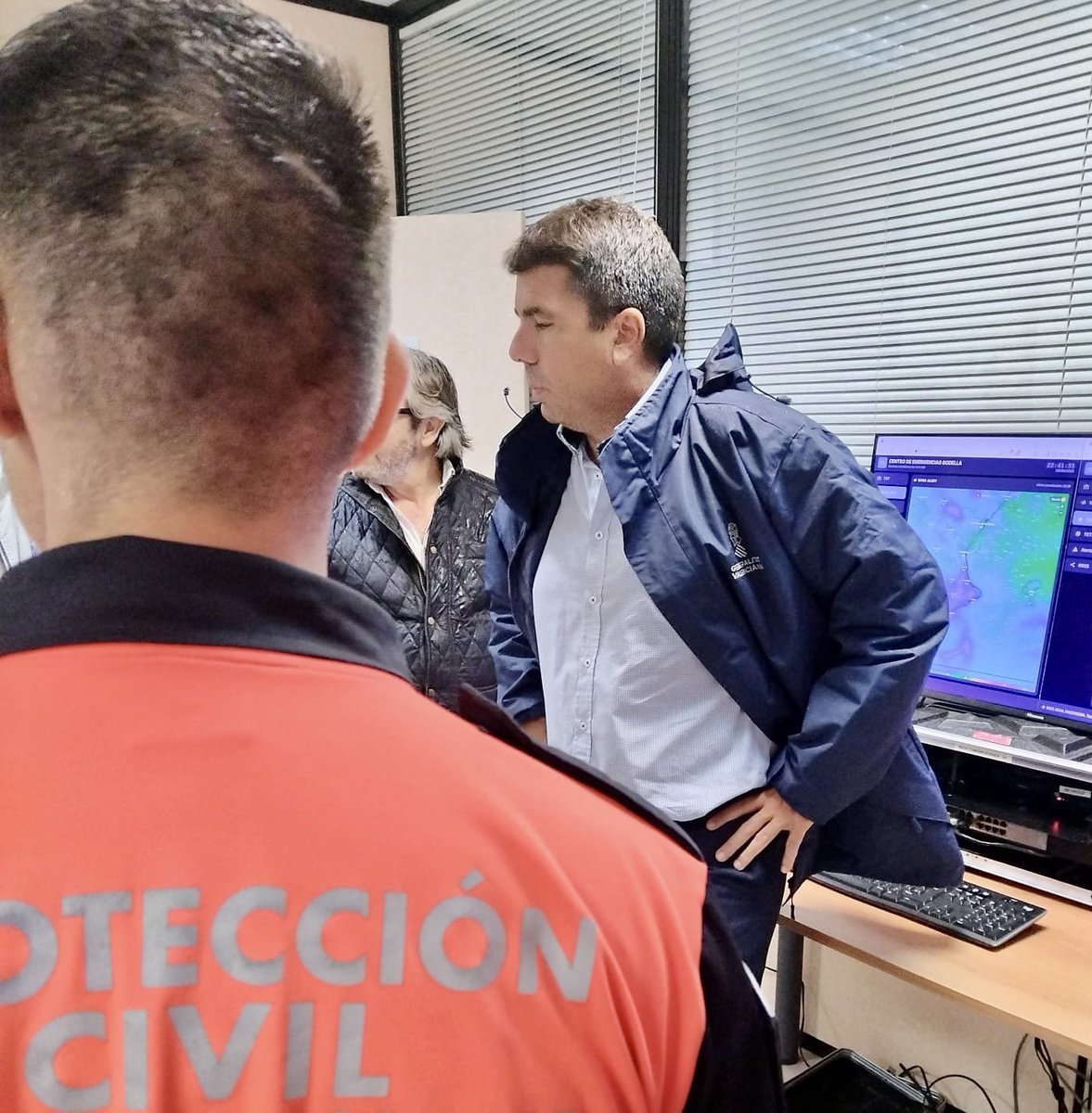 PCGodella's tweet image. 🙌 Agradecemos al Ayuntamiento de Godella su apoyo y confianza en el dispositivo.
🧡 También al president de la Generalitat Valenciana por su visita al CECOPAL y el interés mostrado hacia nuestro trabajo.