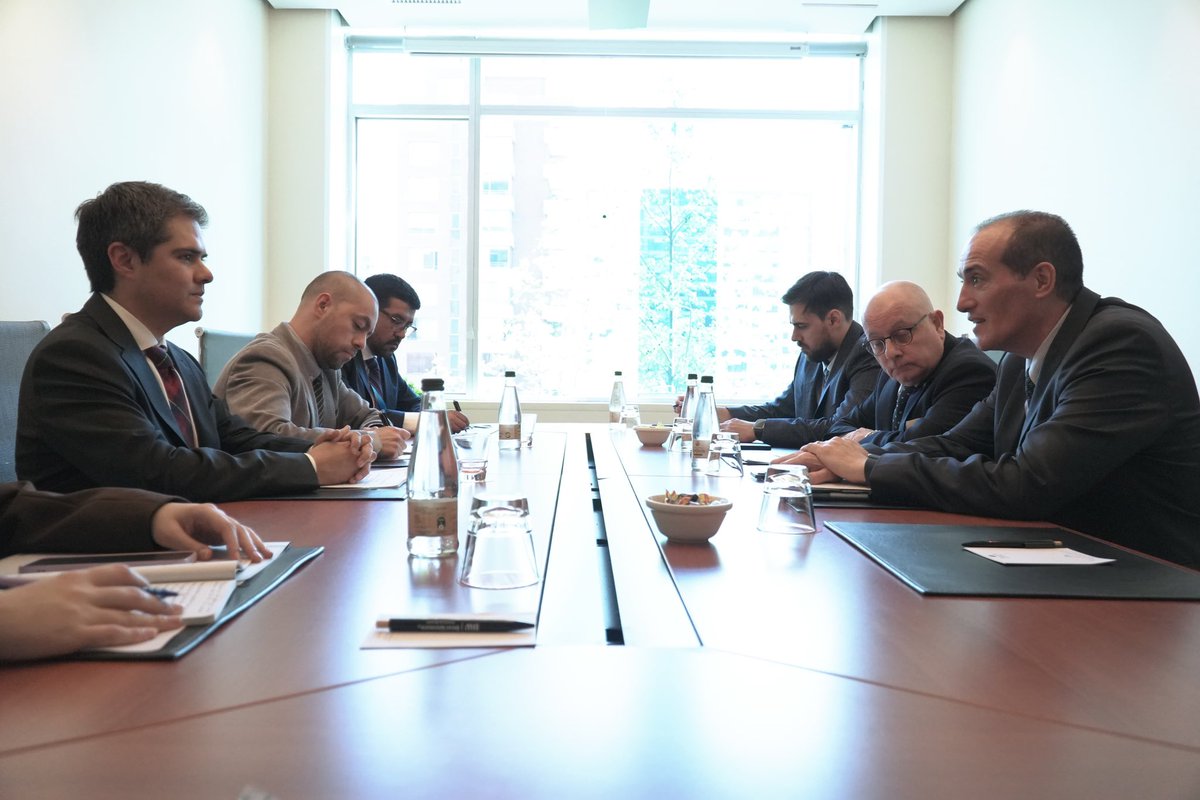 El subsecretario Luis Felipe Ramos se reunió con Federico Veller, Subsecretario de Combustibles Líquidos y Gaseosos de Argentina.

Chile refuerza su voluntad de cooperar en integración energética para diversificar fuentes y optimizar infraestructura. #XSemanaDeLaEnergia  🇨🇱🇦🇷⚡