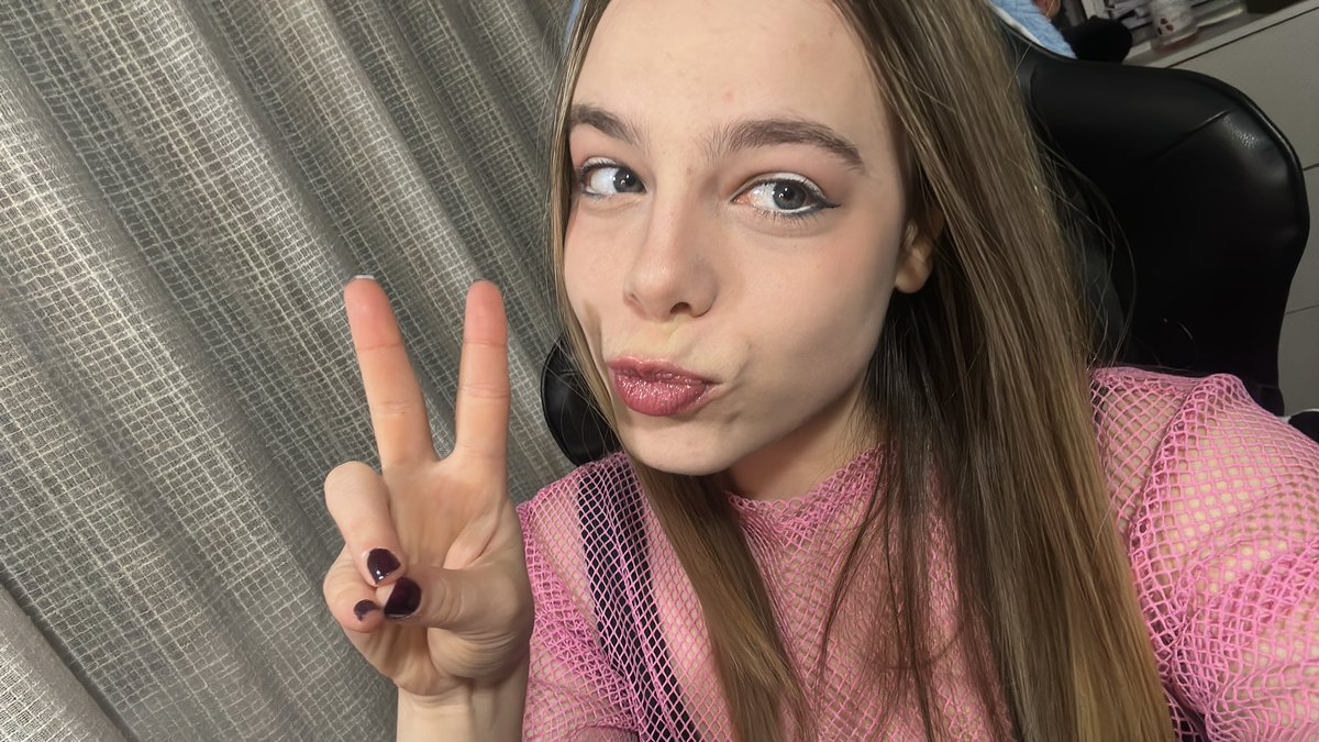 twitch.tv/shuliipalmii ya en streamm🥰✨