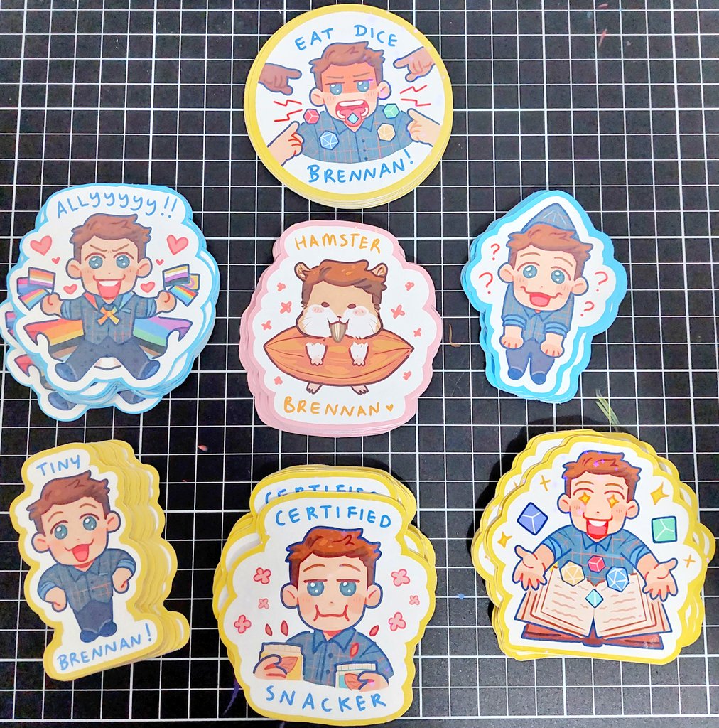 NEOBATSUIT's tweet photo. WAHOOO THEY'RE HERE !!!

My Brennan Lee Mulligan freebie merch has arrived 😋 I'll be giving these out at his Sydney Live Show 15/10 !!!
#dropouttv #dimension20 https://t.co/Rz3XmAPpbW