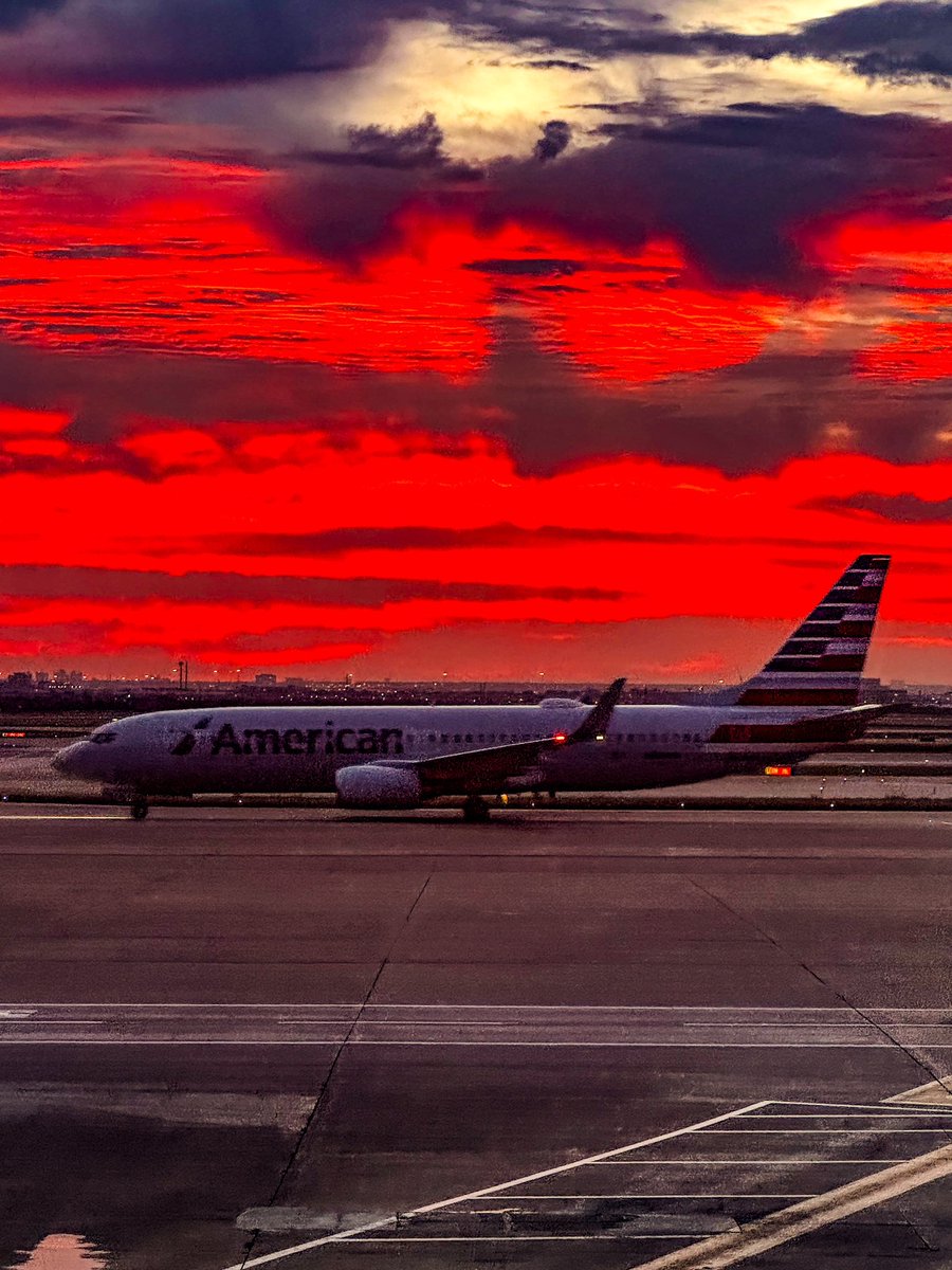 Helgatina's tweet photo. @DFWAirport I forgot to post this today.  Nice sunrise. Taken 9/30/25. https://t.co/vl8vCrTbSC