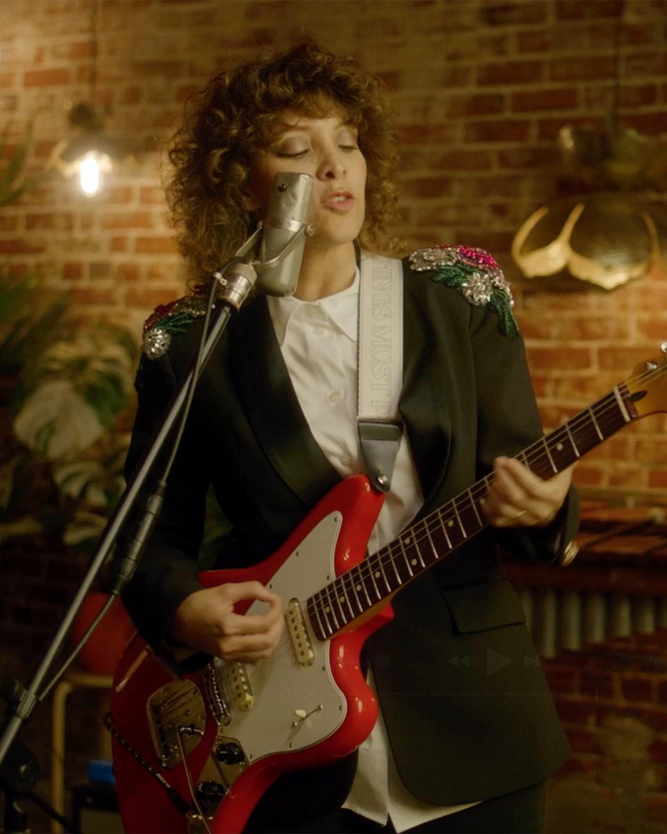 Fender's tweet image. Celebrate Hispanic Heritage Month with a playlist full of our faves like Juanes, Gaby Moreno, Café Tacvba, Dannylux, Renee, Darumas and more. 🎸 Start listening: open.spotify.com/playlist/4ubOe…
