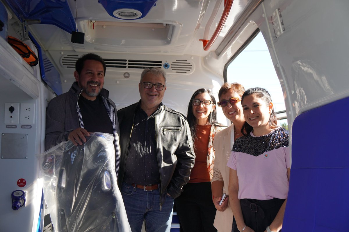 En Provincia trabajamos día a día para que cada bonaerense reciba la atención que necesita ✨️

🚑 Hoy recorrimos el Hospital Municipal Alberto T. Castro de #Tornquist y entregamos una nueva una ambulancia para mejorar la atención de urgencias y traslados en toda la región.