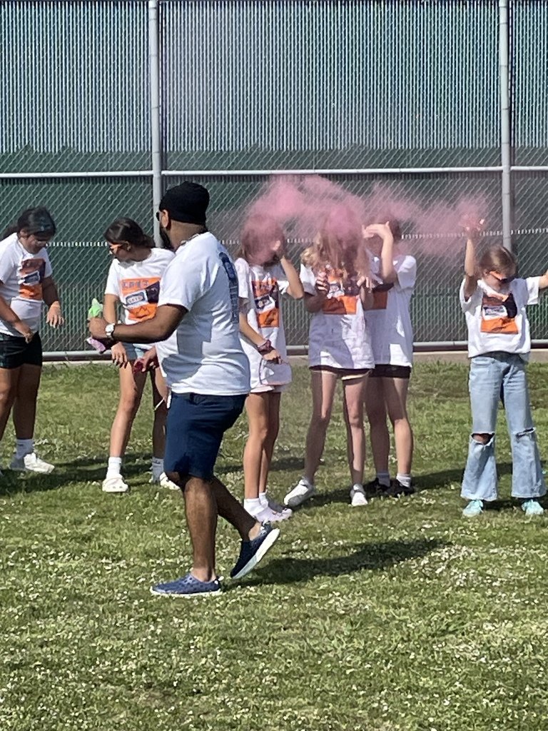 EvansPanthers's tweet image. Thanks to all who donated for our APEX Fundraiser! 💰 We successfully reached our goal AND our students had a BLAST at our Color Battle! 🟢🟡🔵 #EvansIMPACT