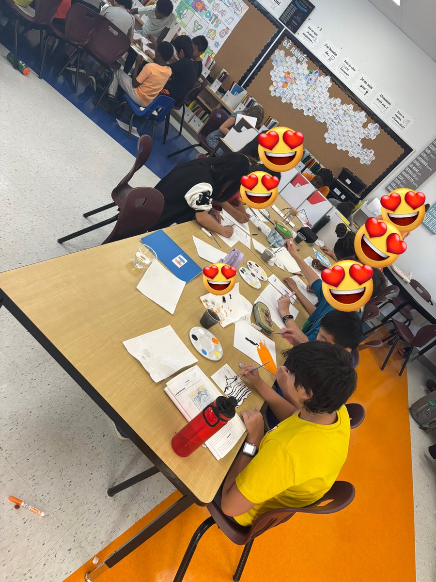 mmekuprowski's tweet photo. Les élèves font de la peinture aujourd’hui!
@StJuanDiegoOCSB https://t.co/rrtjmuttfZ