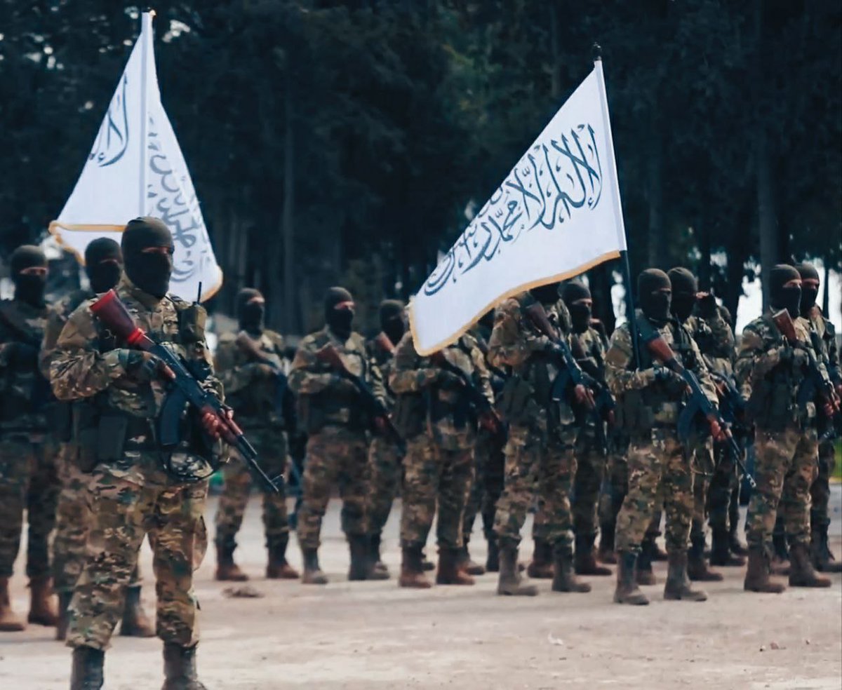 إذا النَّـاس عاذوا بالحصُون مخافةً
جعلنَـا معاذنَـا بالسُّيــوف الصـوارمِ

مُجـاهدي الشَّـــــام